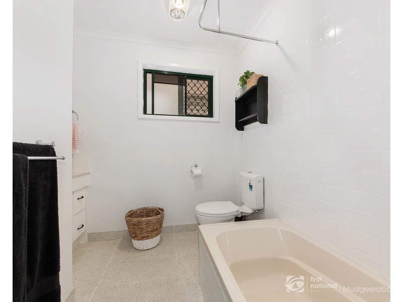 6 Parklake Drive, Mudgeeraba QLD 4213