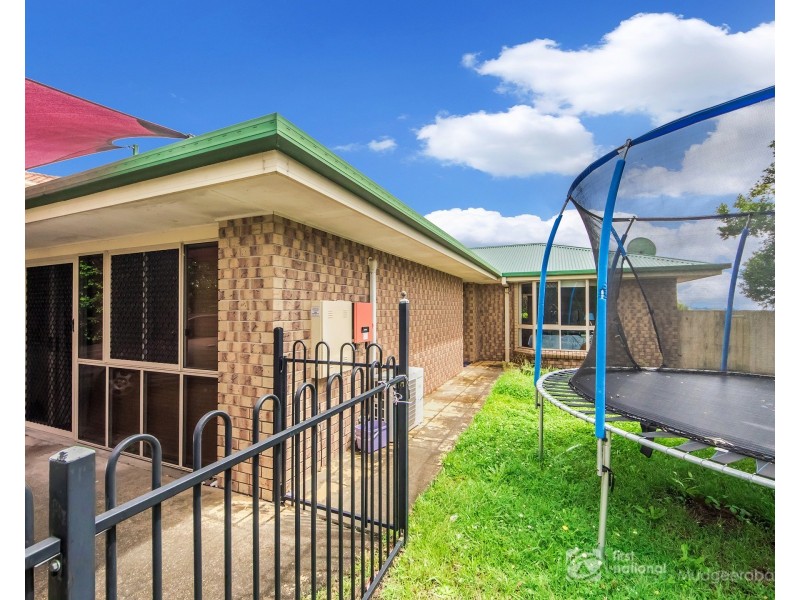 4 Pineneedle Court, Oxenford QLD 4210