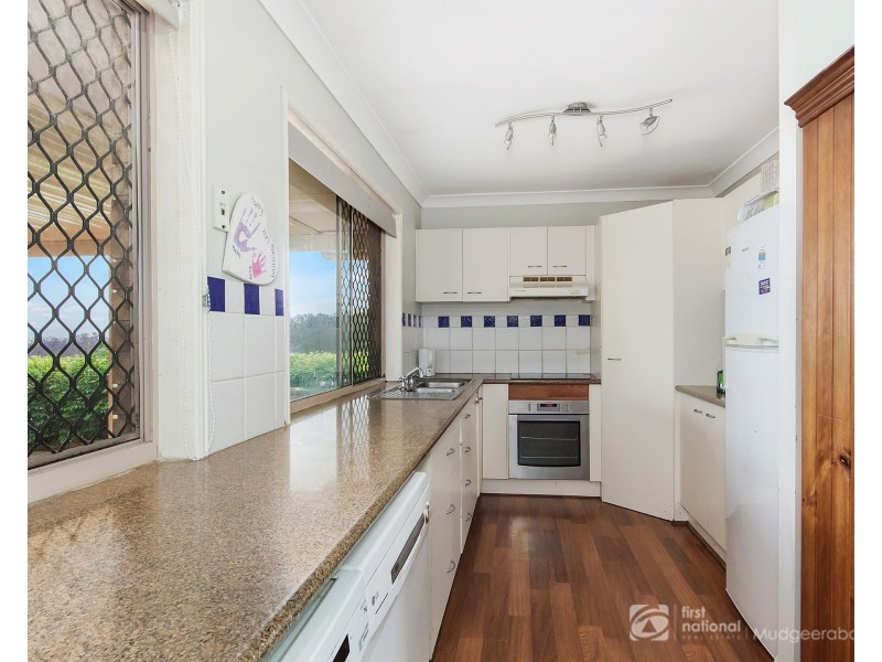 4 Pineneedle Court, Oxenford QLD 4210