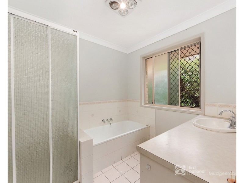 4 Pineneedle Court, Oxenford QLD 4210