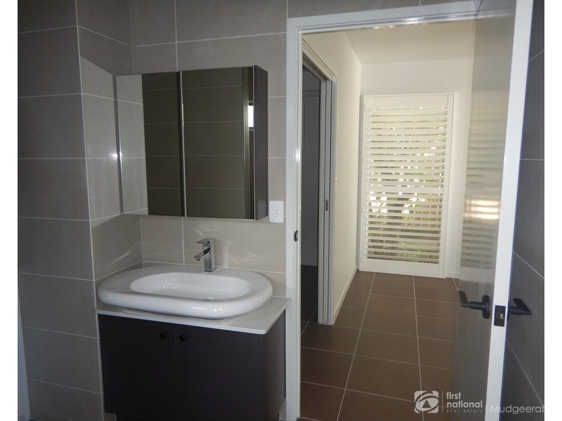 10 Sarath Street, Mudgeeraba QLD 4213