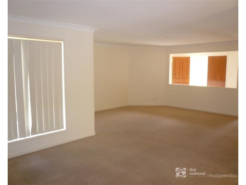 40 Maltravers Drive, Arundel QLD 4214
