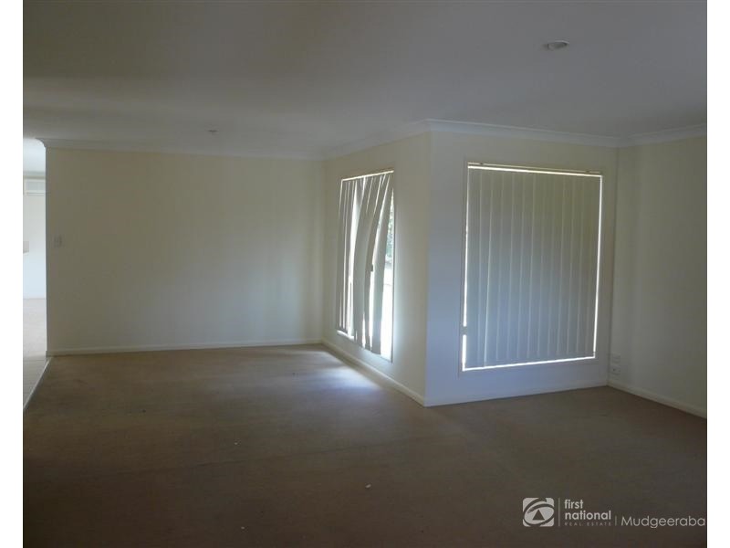 40 Maltravers Drive, Arundel QLD 4214