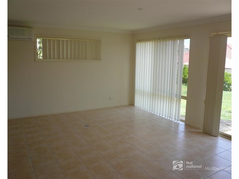 40 Maltravers Drive, Arundel QLD 4214