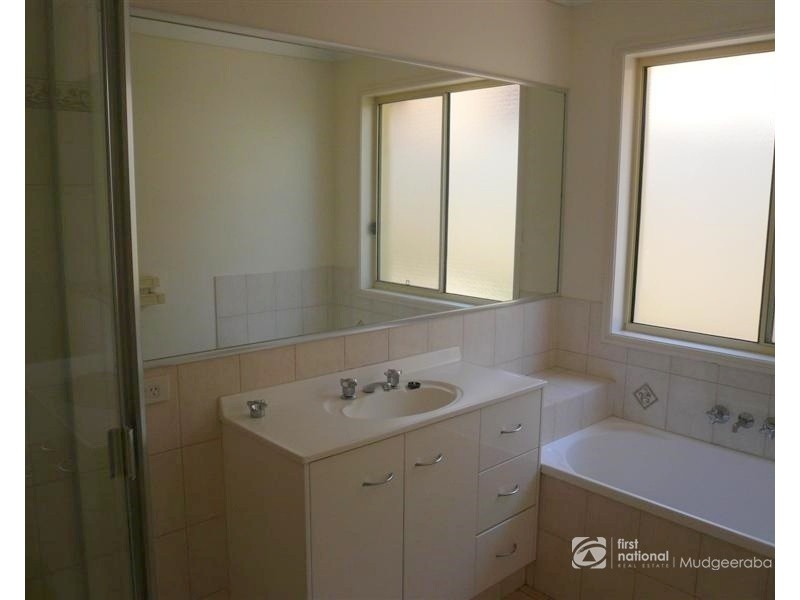 40 Maltravers Drive, Arundel QLD 4214
