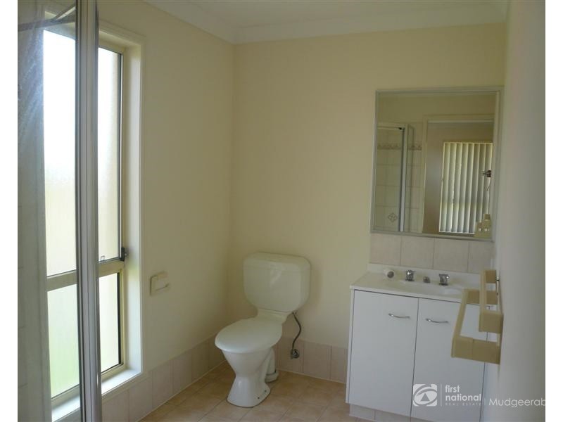 40 Maltravers Drive, Arundel QLD 4214