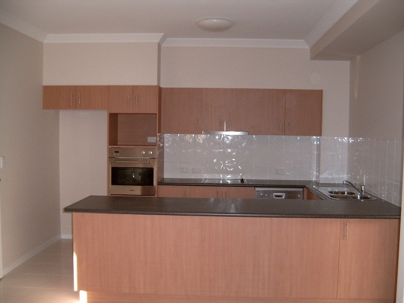 2/23 Robert Street, Mudgeeraba QLD 4213