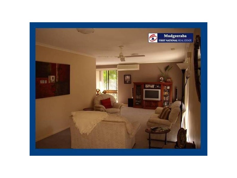 8 Piallingo Street, Mudgeeraba QLD 4213