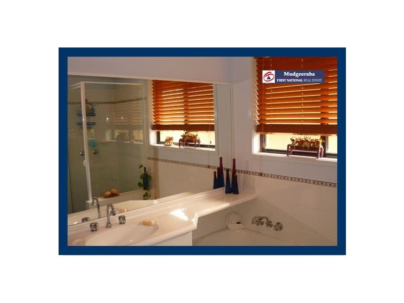 17 Lyminge Court, Bonogin QLD 4213