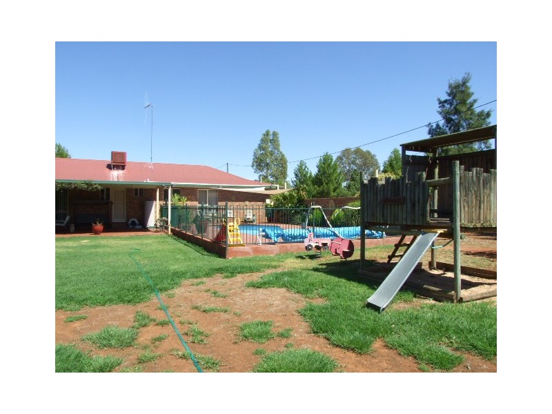 239 Nash Street, Parkes NSW 2870