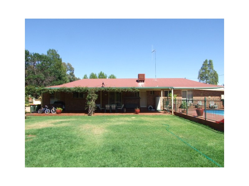 239 Nash Street, Parkes NSW 2870