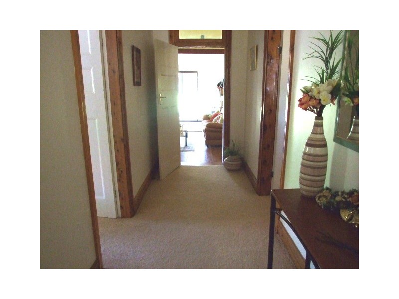 2 Oswin Street, Parkes NSW 2870