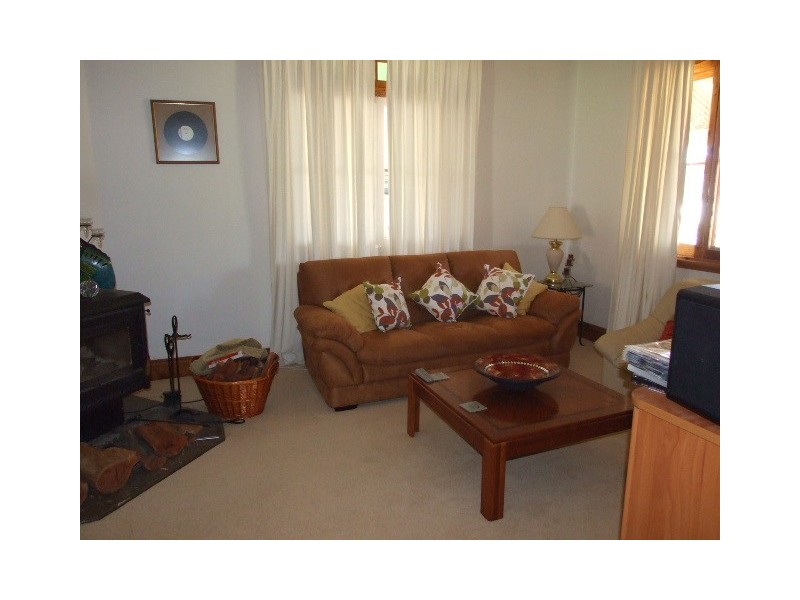 2 Oswin Street, Parkes NSW 2870