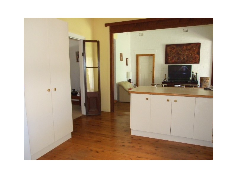 2 Oswin Street, Parkes NSW 2870