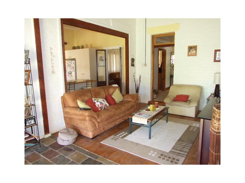 2 Oswin Street, Parkes NSW 2870