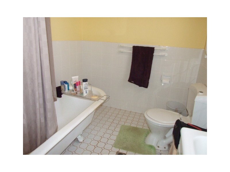 2 Oswin Street, Parkes NSW 2870