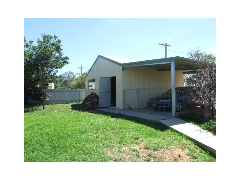 2 Oswin Street, Parkes NSW 2870