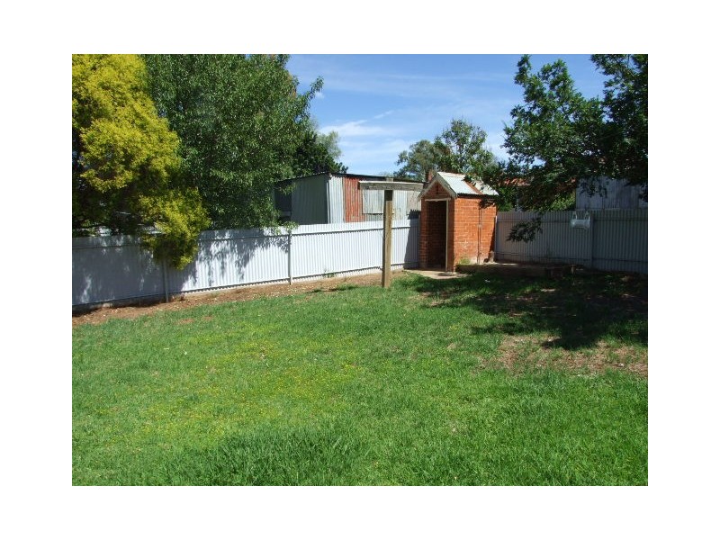 2 Oswin Street, Parkes NSW 2870