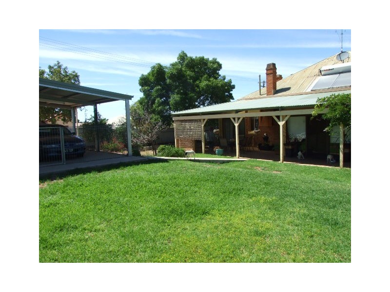 2 Oswin Street, Parkes NSW 2870