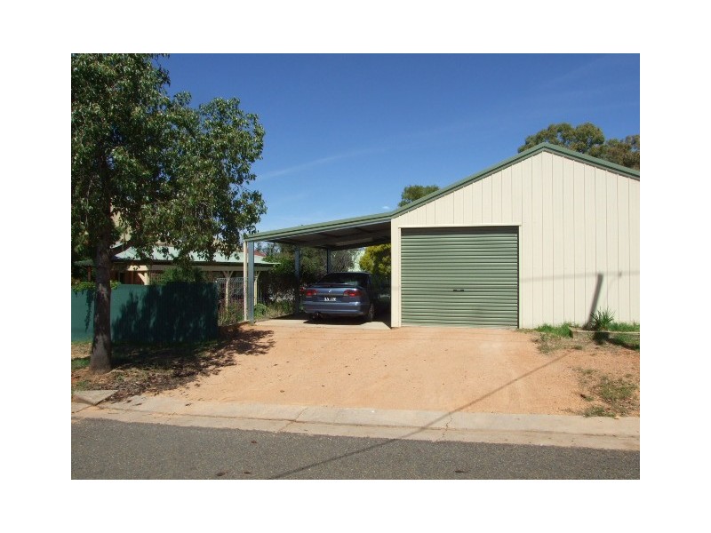 2 Oswin Street, Parkes NSW 2870