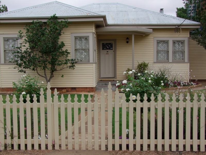 26 Close Street, Parkes NSW 2870