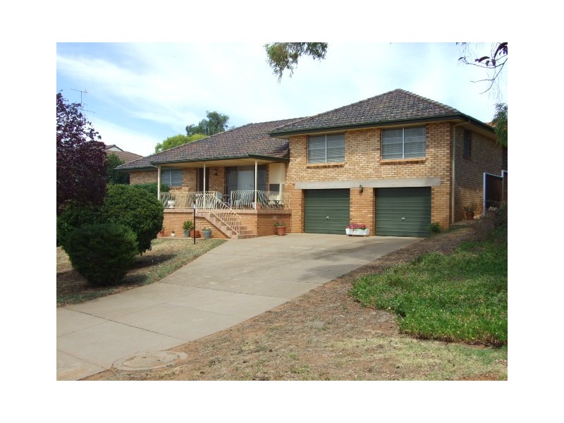 10 Mengarvie Road, Parkes NSW 2870