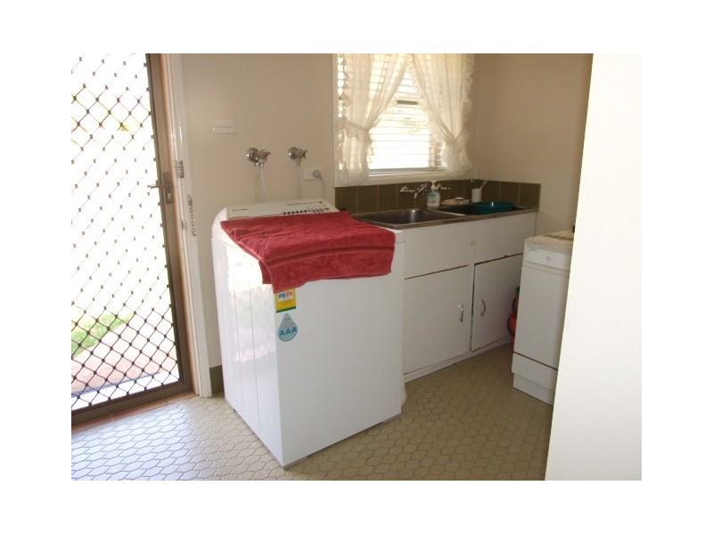 10 Mengarvie Road, Parkes NSW 2870