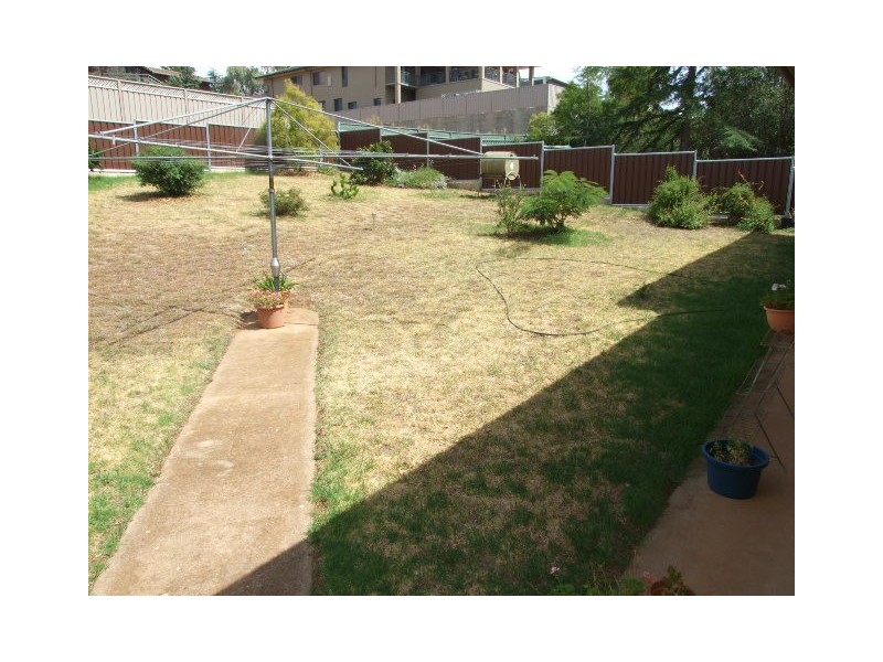 10 Mengarvie Road, Parkes NSW 2870