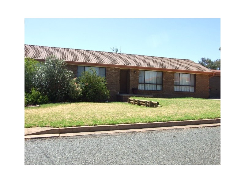 6 Basil Avenue, Parkes NSW 2870