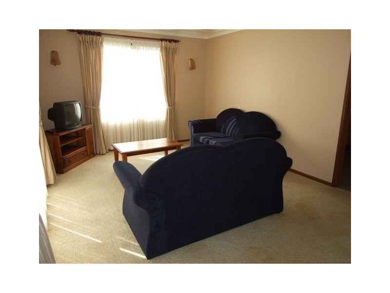 17 Lawson Street, Parkes NSW 2870