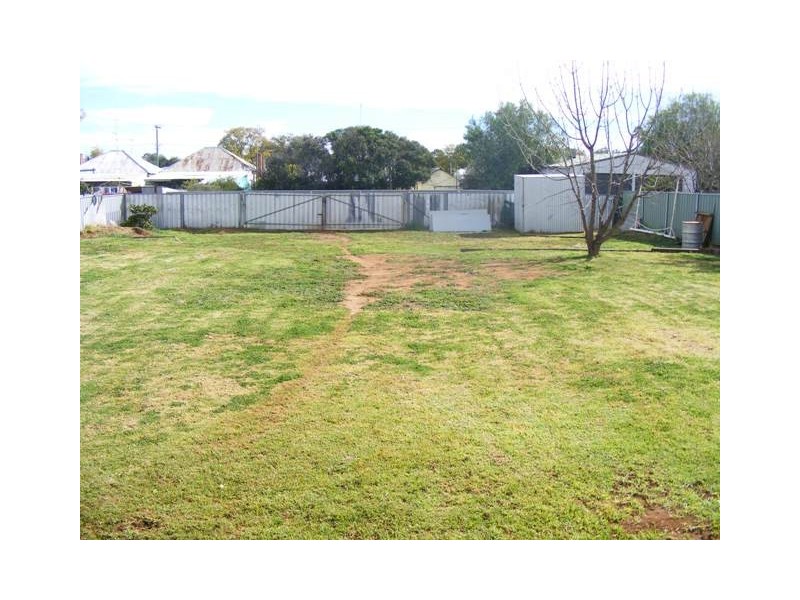 36 Albert Street, Parkes NSW 2870