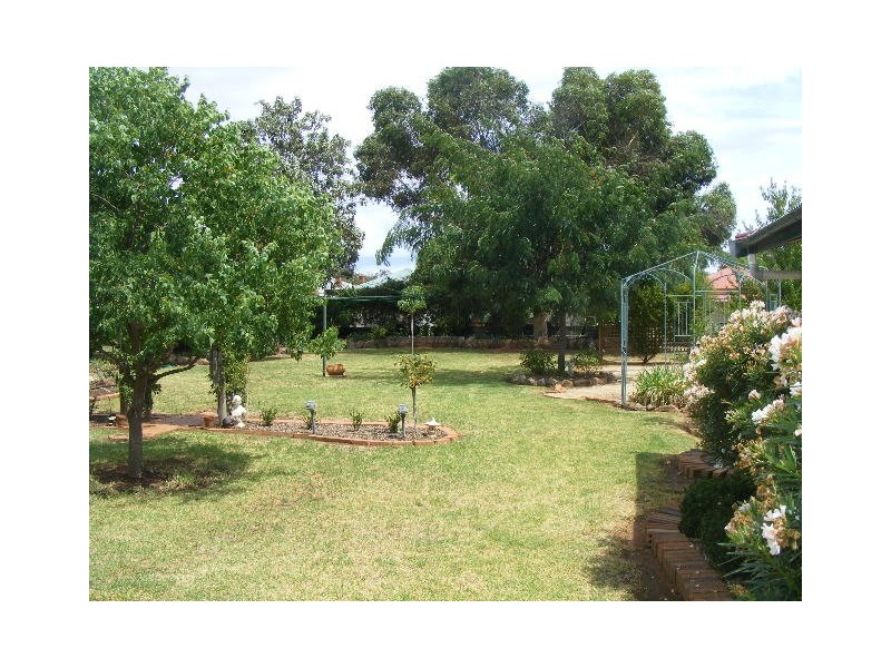9 Willbe Street, Eugowra NSW 2806