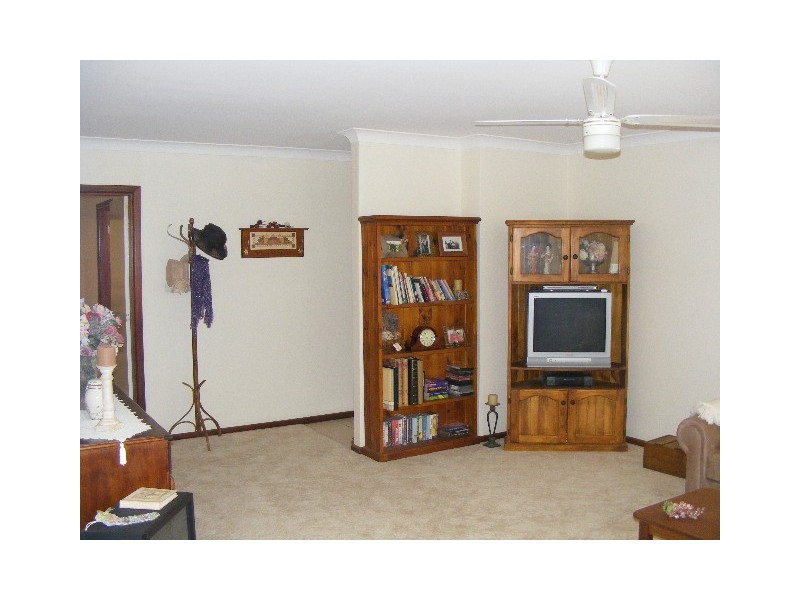 9 Willbe Street, Eugowra NSW 2806