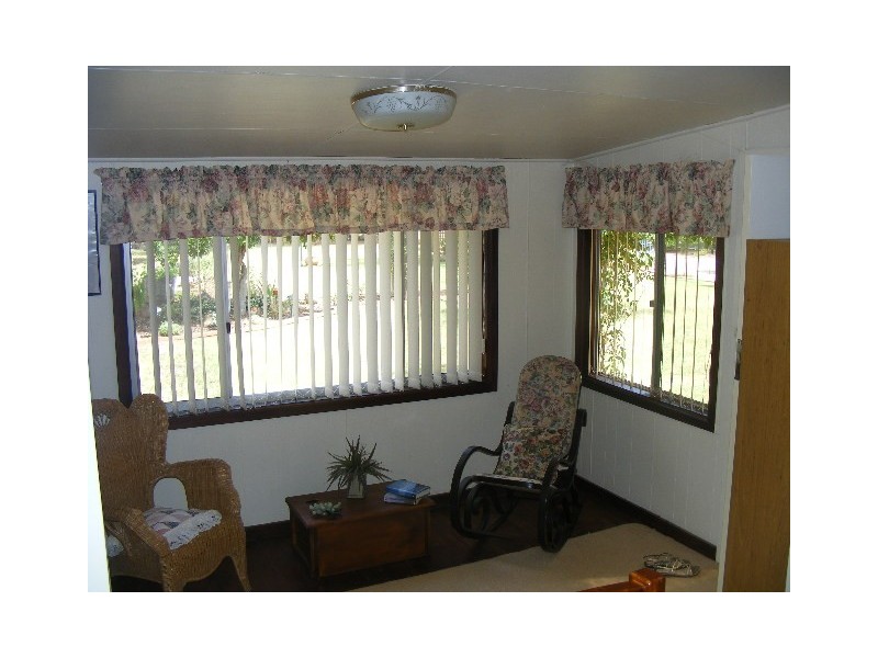 9 Willbe Street, Eugowra NSW 2806