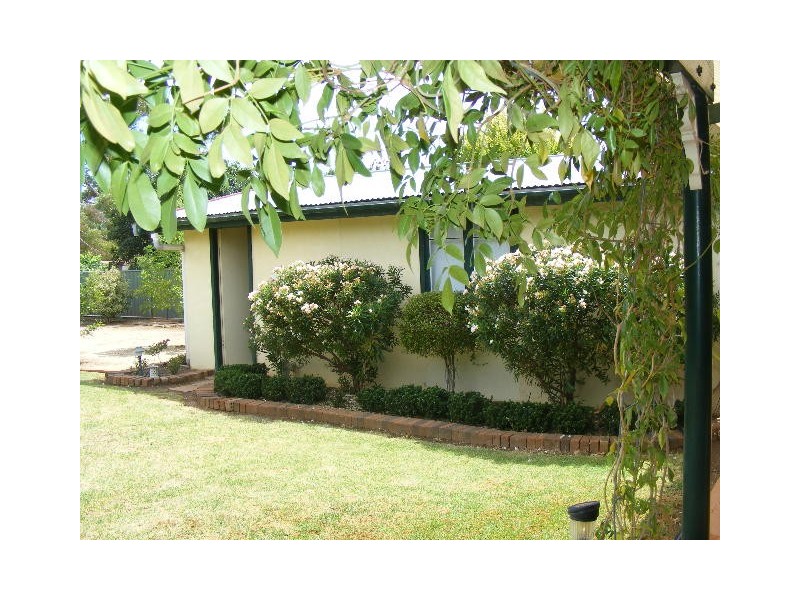 9 Willbe Street, Eugowra NSW 2806