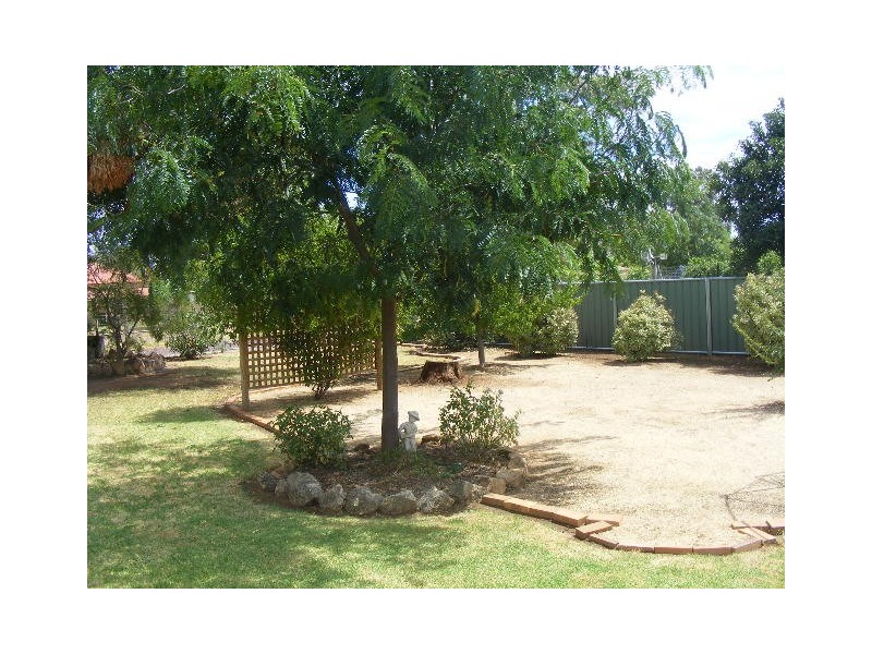 9 Willbe Street, Eugowra NSW 2806