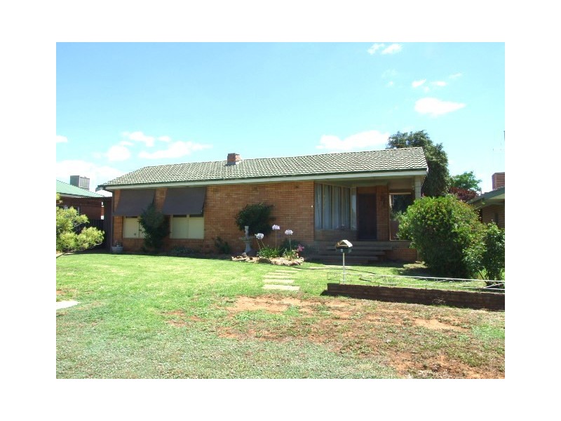 4 Captain Wilson Ave, Parkes NSW 2870