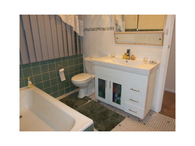 4 Captain Wilson Ave, Parkes NSW 2870