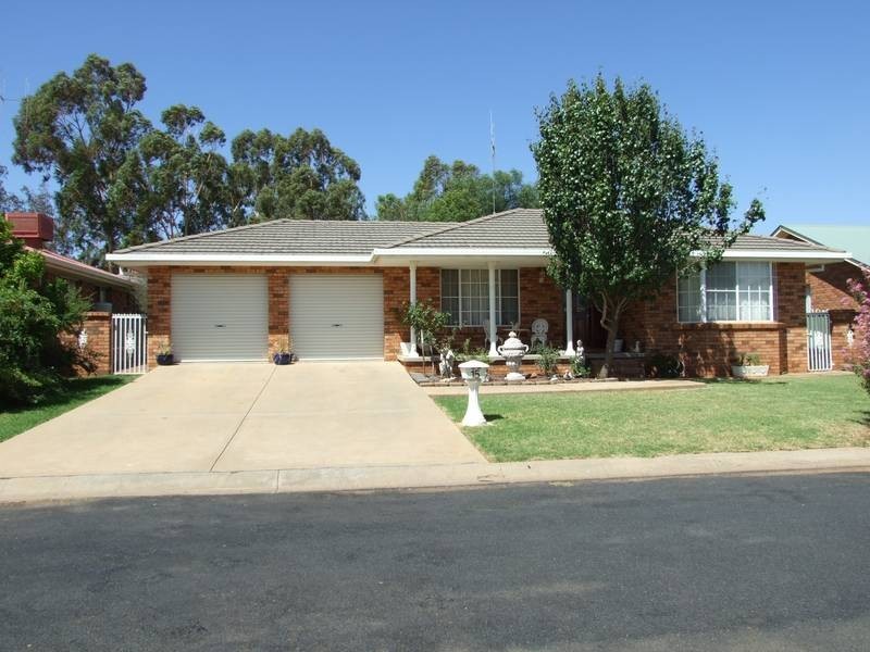 15 Patterson Street, Parkes NSW 2870