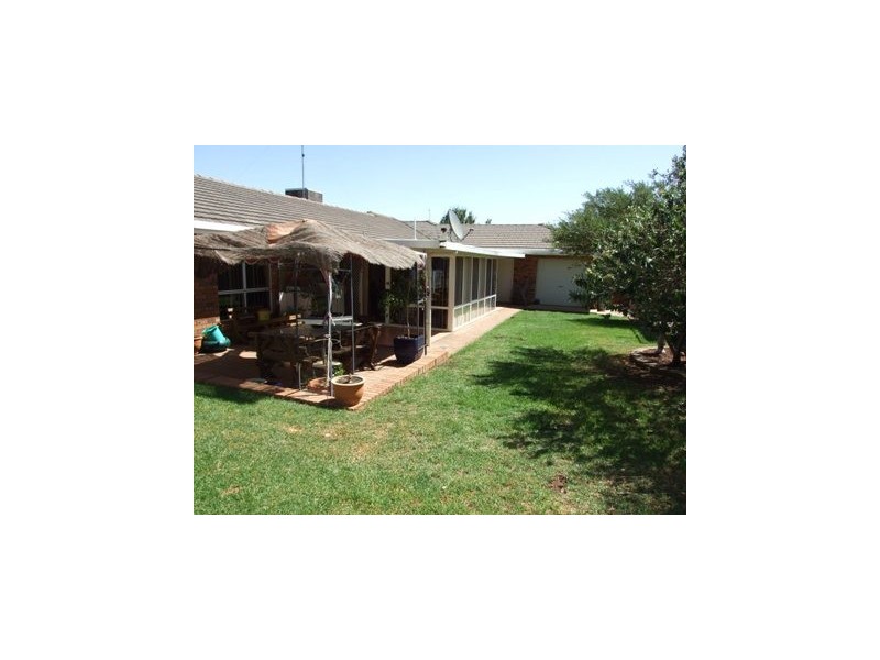 15 Patterson Street, Parkes NSW 2870