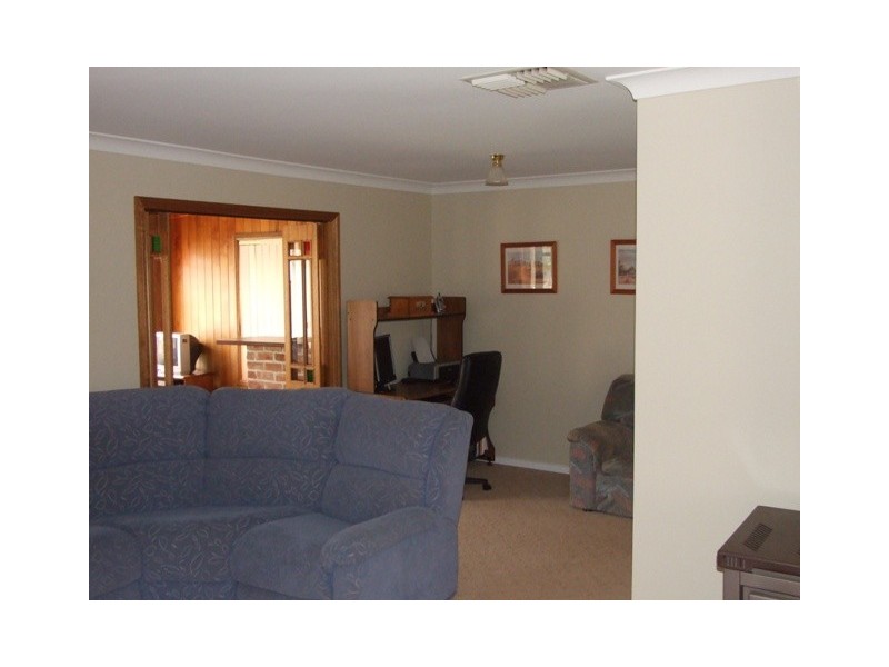 13 Glenhaven Ave, Parkes NSW 2870