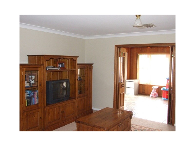 13 Glenhaven Ave, Parkes NSW 2870