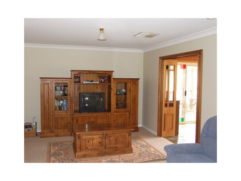 13 Glenhaven Ave, Parkes NSW 2870