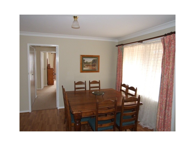 13 Glenhaven Ave, Parkes NSW 2870