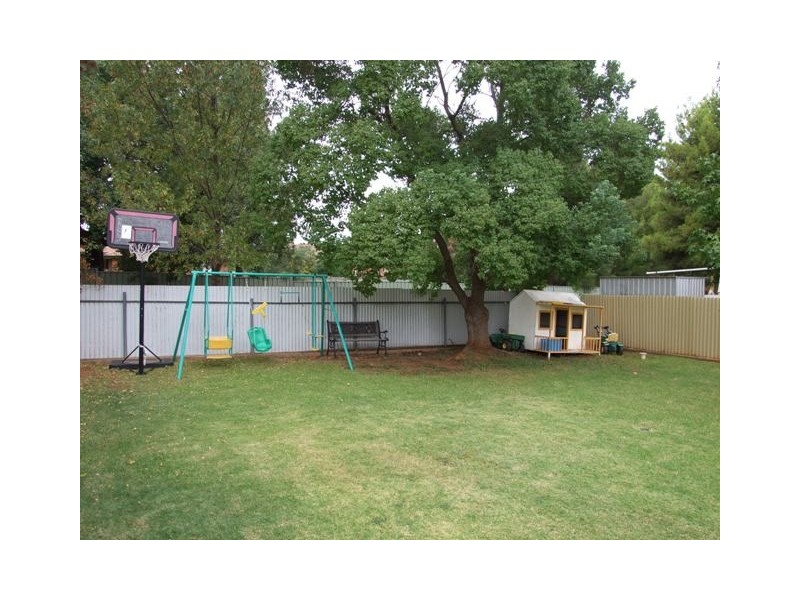 13 Glenhaven Ave, Parkes NSW 2870