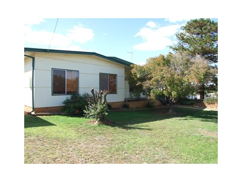 24 Thomas Street, Parkes NSW 2870