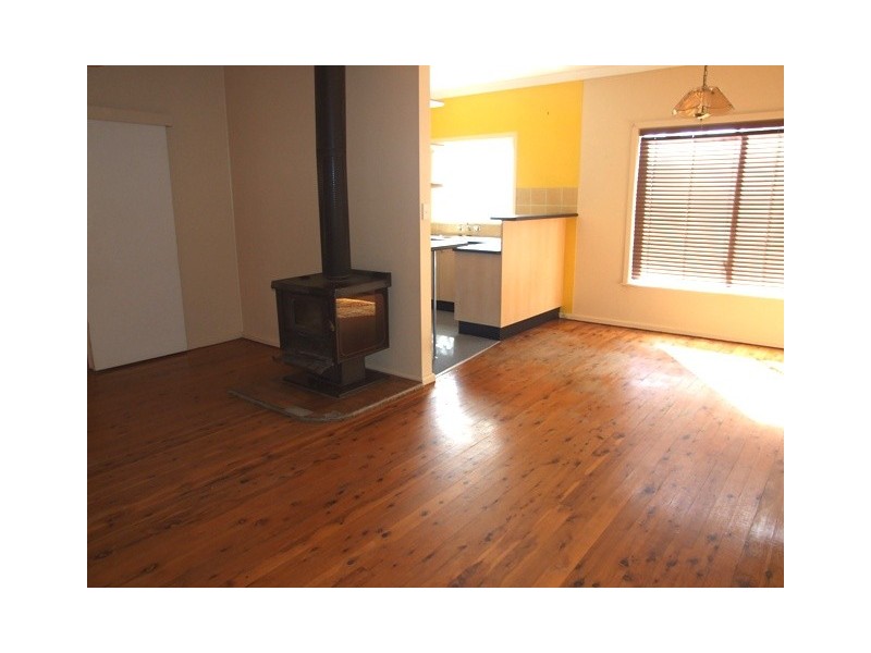 24 Thomas Street, Parkes NSW 2870