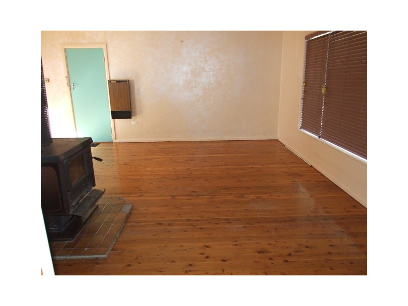 24 Thomas Street, Parkes NSW 2870