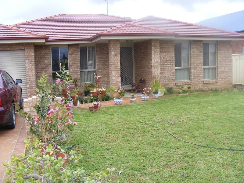 3 Cedar Cres, Parkes NSW 2870