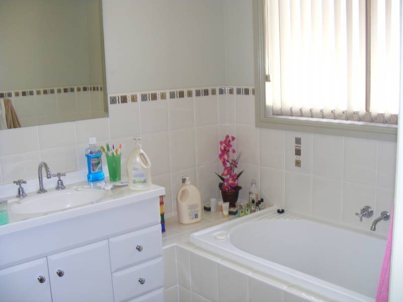 3 Cedar Cres, Parkes NSW 2870